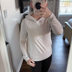 Avalanche Outdoor Supply Company Light Tan and White Hooded Top